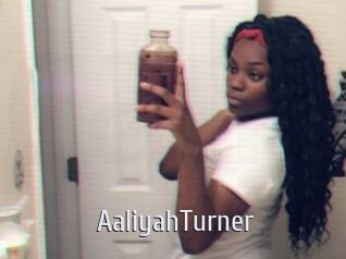 AaliyahTurner Cigare à moustache