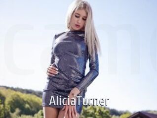 AliciaTurner Cigare à moustache