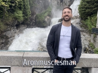 aronmusclesman Cigare à moustache