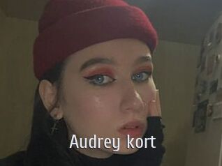audrey_kort Cigare à moustache