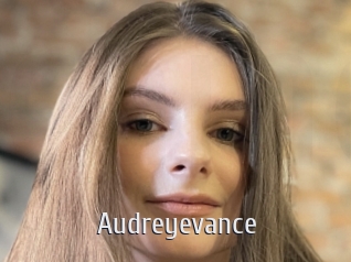 audreyevance Cigare à moustache