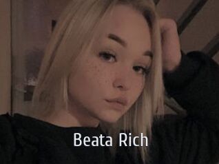 Beata_Rich Cigare à moustache