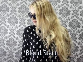 Blond_Stacy Cigare à moustache