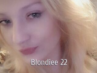 Blondiee_22 Cigare à moustache