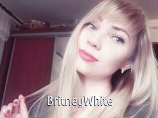 BritneyWhite Cigare à moustache