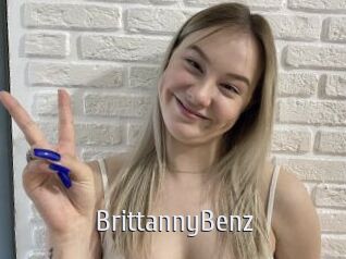 BrittannyBenz Cigare à moustache