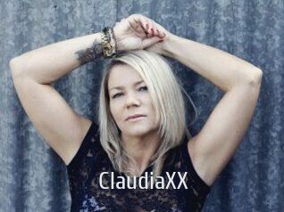 ClaudiaXX Cigare à moustache