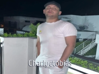 charlyetobias Cigare à moustache