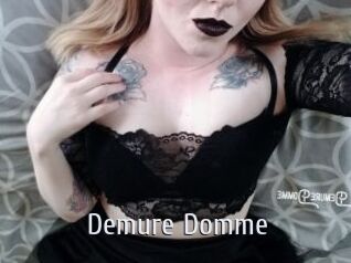 Demure_Domme Cigare à moustache