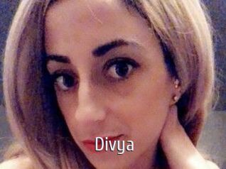 Divya_Kadid Cigare à moustache