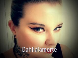 dahlialamorte Cigare à moustache