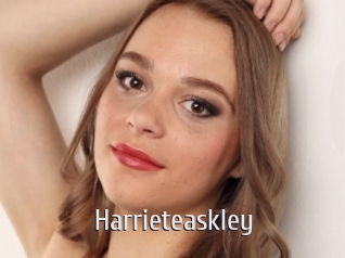 harrieteaskley Cigare à moustache