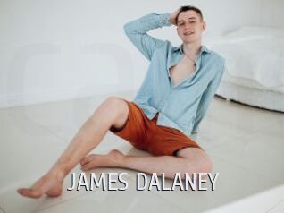JAMES_DALANEY Cigare à moustache