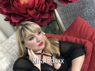Kira_Foxxx Cigare à moustache