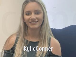 KylieConner Cigare à moustache