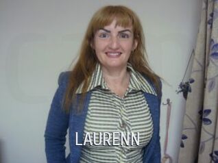 LAURENN_ Cigare à moustache