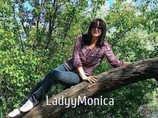 LadyyMonica Cigare à moustache