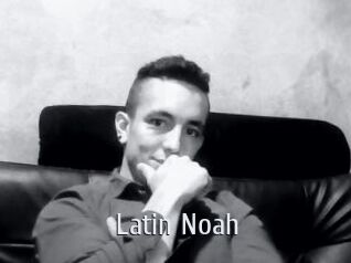 Latin_Noah Cigare à moustache