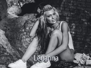 Leyanna Cigare à moustache