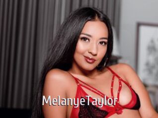 MelanyeTaylor Cigare à moustache