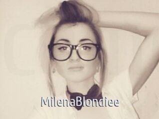 MilenaBlondiee Cigare à moustache