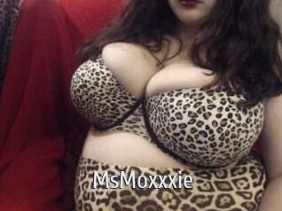 MsMoxxxie Cigare à moustache