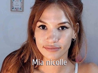 mia_nicolle Cigare à moustache