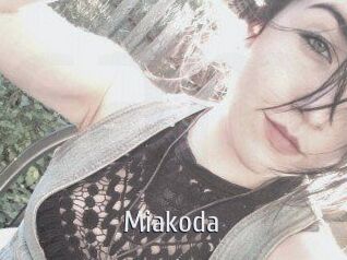 miakoda_ Cigare à moustache