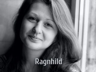 Ragnhild Cigare à moustache