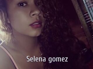 selena_gomez Cigare à moustache