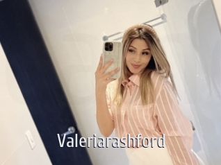 valeriarashford Cigare à moustache