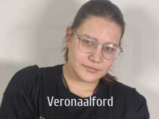 veronaalford Cigare à moustache